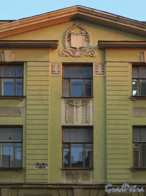 Дегтярный пер., д. 3, лит. А. Центральная часть фасада. Фото 28 февраля 2014 г.