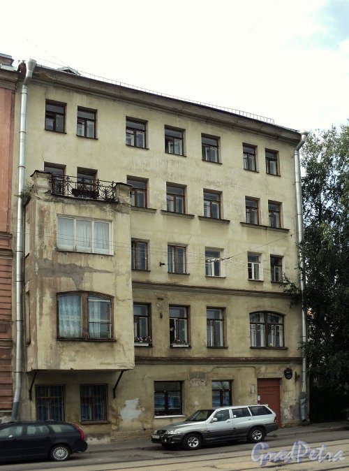 Дегтярный пер., д. 8-10, лит. А. Фасад левой части здания (лицевого флигеля). Фото август 2010 г.