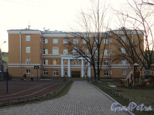 Дегтярный пер., д. 24, лит. А. Главный фасад здания. Фото 28 февраля 2014 г.