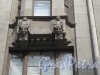 Апраксин пер., д. 4. Доходный дом В. В. Корелина. Фрагмент фасада основание эркера. Фото июль 2014 г.