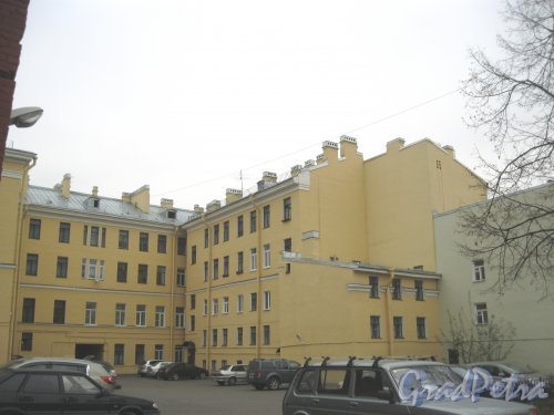 Дерптский пер., дом 11. Общий вид со стороны дома 9. Фото 26 октября 2014 г.