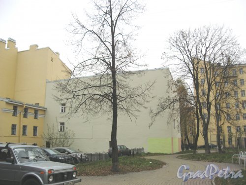 Дерптский пер., дом 9. Фрагмент здания. Вид со стороны ул. Циолковского. Фото 26 октября 2014 г.