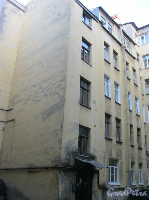 Солдатский пер., дом 4. Вид со стороны двора и дома 2. Фото 18 ноября 2014 г.
