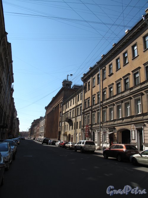 Перспектива Баскова переулка от улицы Восстания к улице Короленко. Фото май 2014 г. 