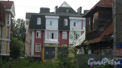 1-й Озерковский переулок, дом 5, корпус 5. Фото 2 августа 2015 года.
