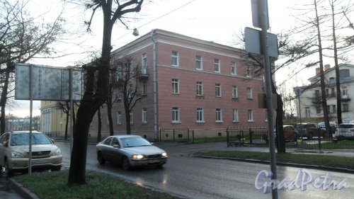 Шишмаревский переулок, дом 3, корпус 3. 3-этажный жилой дом 1952 года постройки. 2 парадные. 10 квартир. Вид дома с улицы Академика Шиманского. Фото 7 декабря 2015 года.