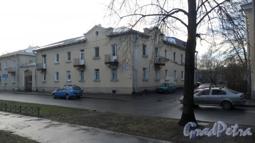 Шишмаревский переулок, дом 10. 2-этажный жилой дом 1948 года постройки. 1 парадная. 6 квартир. Фото 7 декабря 2015 года.