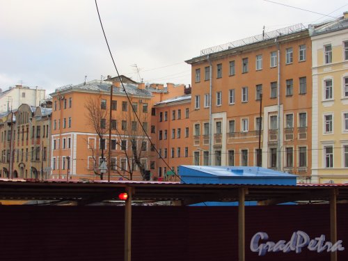 Басков переулок, дом 3 Общий вид здания со стороны улицы Короленко. Фото 29 января 2016 года.
