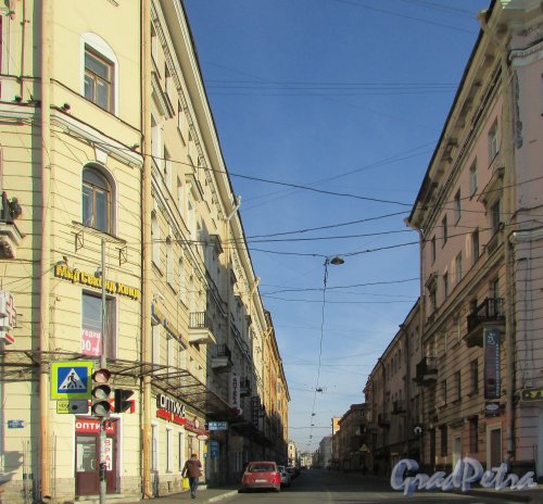 Перспектива переулка Гривцова от Сенной площади. Фото 22 августа 2016 года.