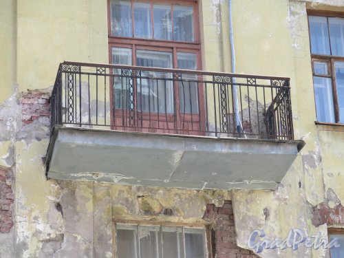 Дегтярный пер., д. 3.  Административный корпус. Балкон в современном состоянии. фото июнь 2015 г.
