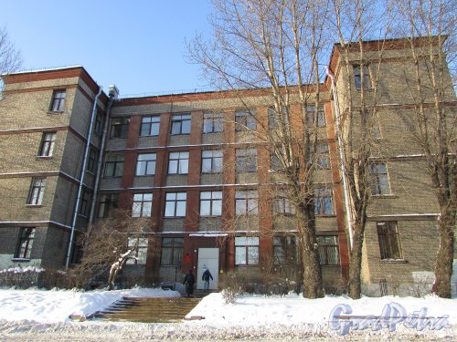 Подъездной переулок, дом 21, литера А. фасад здания и вход в Психоневрологический диспансер Фрунзенского района. Фото 8 февраля 2018 года.