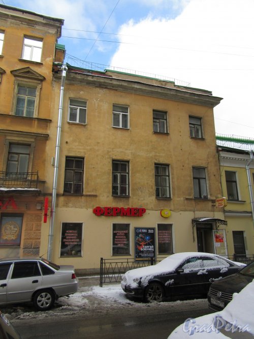Кузнечный пер., д. 12 (левая часть). Доходный дом. Вид фасада. фото март 2018 г.