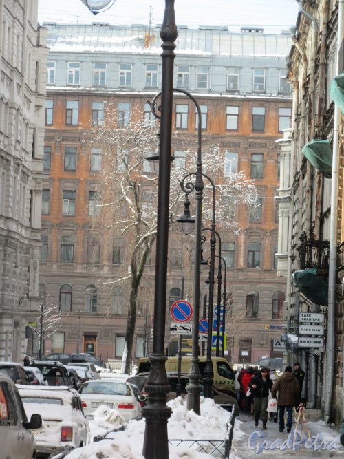 Лиговский переулок. Вид переулка от Лиговского проспекта в сторону Пушкинского сквера. фото март 2018 г.