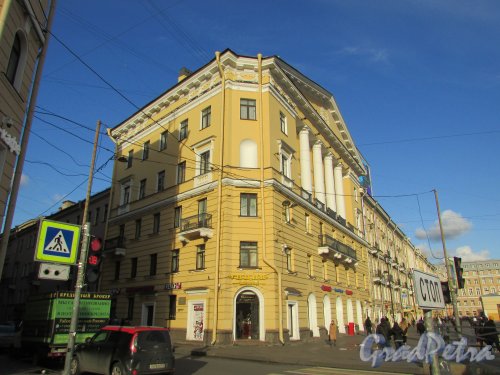 переулок Гривцова, дом 26 / Сенная площадь, дом 9. Угловая часть здания. Фото 28 октября 2019 года.