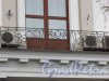 Исаакиевская площадь, дом 9 / Почтамтская улица, дом 2. Решетка балкона. Фото 8 июля 2016 года.