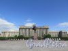 Общий вид Московской площади с Московского пр. (четная сторона) и памятник В.И. Ленину. фото июнь 2015 г.
