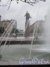Московская пл. Памятник В.И. Ленину через струи фонтана. фото июль 2015 г.