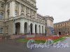 Исаакиевская пл., д. 6. Мариинский дворец. Крыльцо входа. фото июль 2017 г.