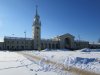 Привокзальная пл. (Волхов). Сквер на площади и вокзал зимой. фото март 2018 г.