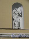 Островского пл., д. 6а. Александринский театр. Статуя в правой нише заднего фасада. фото апрель 2018 г.