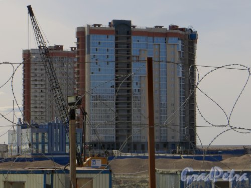 Площадь Европы, дом 1. Строительство жилого комплекса «Капитан Немо». Фото 30 апреля 2014 года.