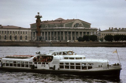 Биржевая площадь, дом 4. Вид на Военно-Морской музей. Фото 1965 года.