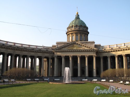 Сквер с фонтаном на Казанской площади. Общий вид. Фото апрель 2014 г.