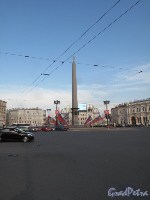 Площадь Восстания. Общий вид от Невского проспекта. Фото май 2014 г.