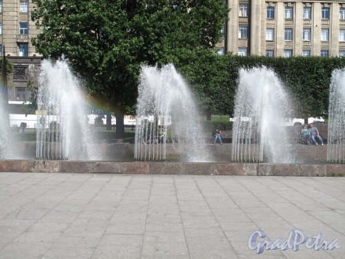 Московская пл. Чаша с малыми фонтанами. фото июль 2014 г.