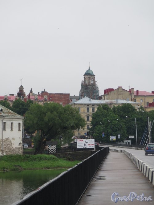 Петровская пл. (Выборг). Вид Крепосного моста и Замкового острова с Петровской пл. фото июнь 2016 г.