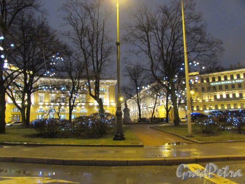 Новогоднее оформление площади Ломоносова. Фото 18 декабря 2019 года.