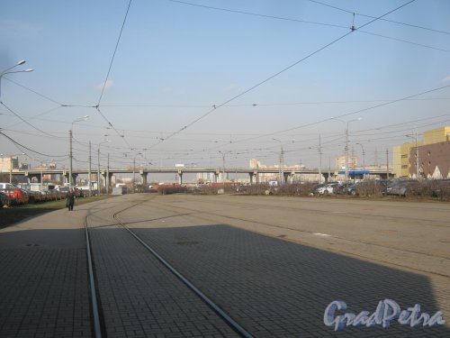 Дунайский путепровод. Вид с конечной остановки трамваев на Балканской пл. Фото 28 февраля 2014 г.