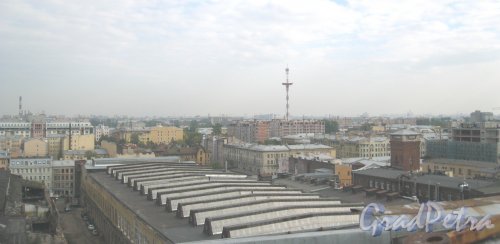 Выборгский район. Вид с крыши дома 21 по Пироговской наб. (БЦ «Нобель») в сторону Финляндского вокзала. Фото 19 сентября 2014 г.
