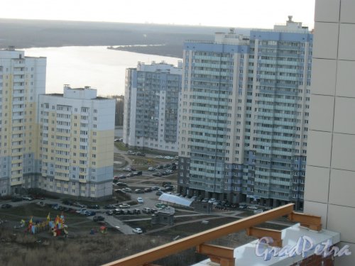 Приморский р-н. Вид с крыши дома 2 по Лыжному пер. в сторону Шуваловского пр. Фото 14 апреля 2014 г.