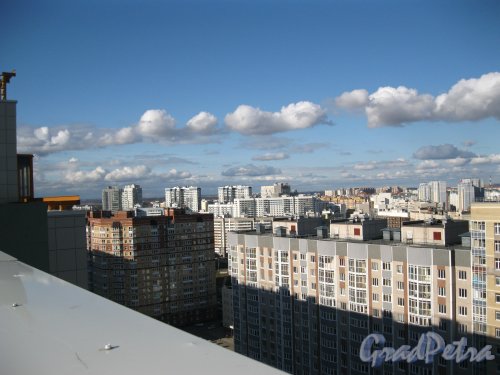 Приморский р-н. Вид с 25 этажа дома 2 по Лыжному пер. в сторону улицы Оптиков. Фото 15 апреля 2014 г.