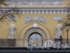 Адмиралтейский проезд, дом 1. Главный въезд на территорию со стороны Александровского сада. Фото 11 февраля 2016 года.