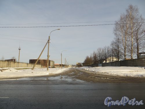Перспектива участка Макулатурного проезда от Автобусной улицы до поворота к улице Маршала Новикова. Фото 11 февраля 2015 года.