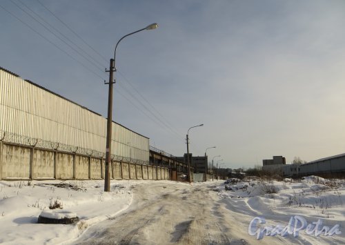 Перспектива Макулатурного проезда от поворота у дома 9 в сторону улицы Маршала Новикова. Фото 11 февраля 2015 года.