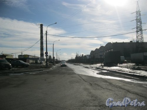 Предпортовый 5-й проезд. Вид от Предпортовой ул. в сторону Предпортового 6-го проезда. Фото 6 марта 2015 г.