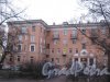 Пр. Стачек, дом 142. Фрагмент здания. Вид со стороны дома 144. Фото февраль 2014 г.