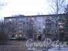 Пр. Стачек, дом 136. Фрагмент здания. Вид со стороны дома 140. Фото февраль 2014 г.