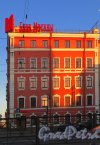 Лиговский проспект, дом 108, литера А. Фасад здания банка «Банк Москвы». Фасад по Лиговскому проспекту. Фото 10 апреля 2014 года.