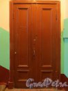 Проспект Стачек, дом 28, литера А. Оригинальная дверь. Фото 29 ноября 2014 года.