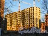 Строительство внутреннего корпуса жилого комплекса «Московский квартал» на бывшем участке завода «Электросила». Фото 21 января 2015 года.