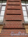 Московский проспект, дом 87, литера А. Фрагмент кирпичной кладки стены со стороны Московского проспекта. Фото 17 апреля 2015 года.