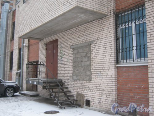 Ленинский пр., дом 119, литера Б. Фрагмент здания. Вид со стороны двора. Фото 12 января 2014 г.
