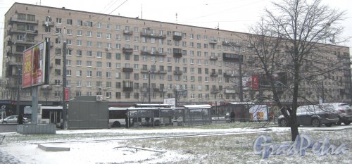 Ленинский пр., дом 120. Фрагмент здания. Вид со стороны дома 119, литера А. Фото 12 января 2014 г.