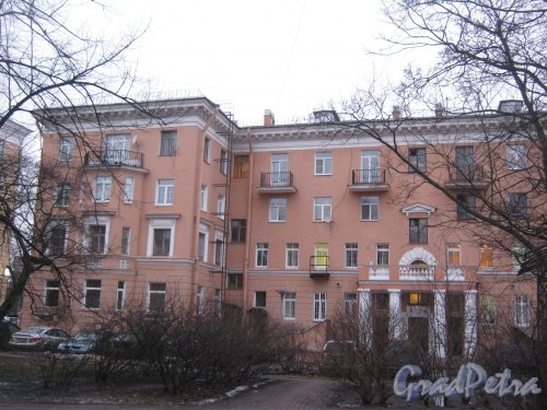 Пр. Стачек, дом 142. Фрагмент здания. Вид со стороны дома 144. Фото февраль 2014 г.