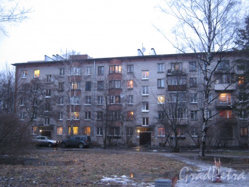 Пр. Стачек, дом 136. Фрагмент здания. Вид со стороны дома 140. Фото февраль 2014 г.