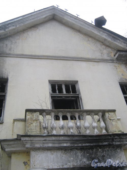 Пр. Ветеранов, дом 141, корпус 2. Фрагмент фасада здания. Фото февраль 2014 г.